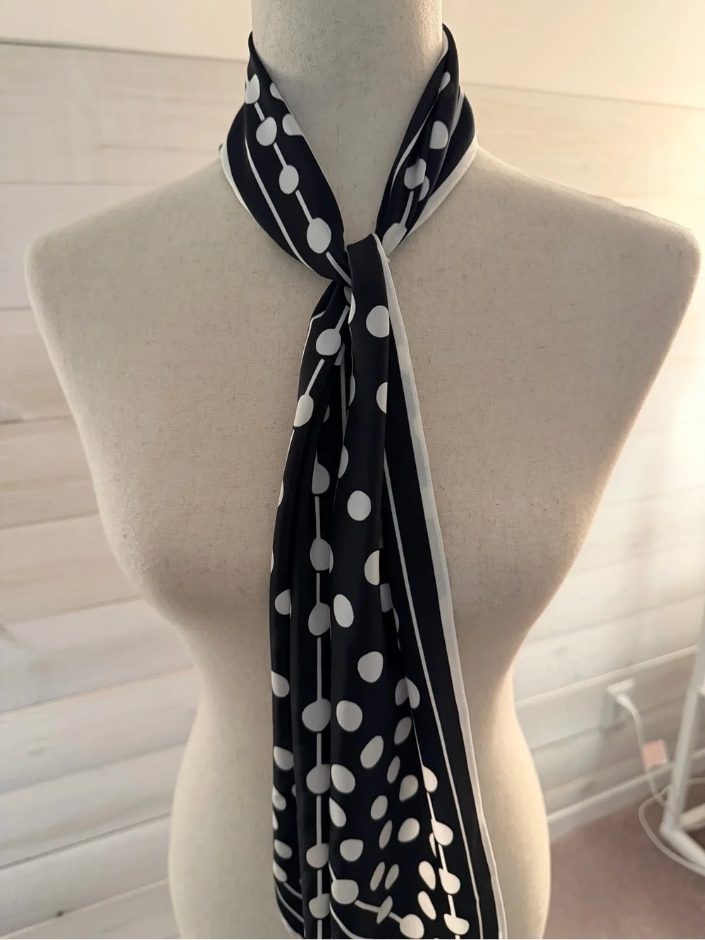 Black & White Polka Dot Neck Scarf - Women's Retro fashion